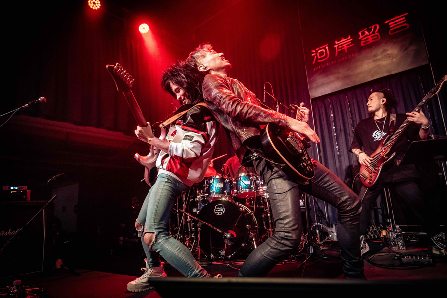 信樂團力Q(左)_Tomi(右)